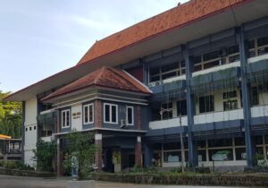 Gedung Djarwanto PS FEB UNS
