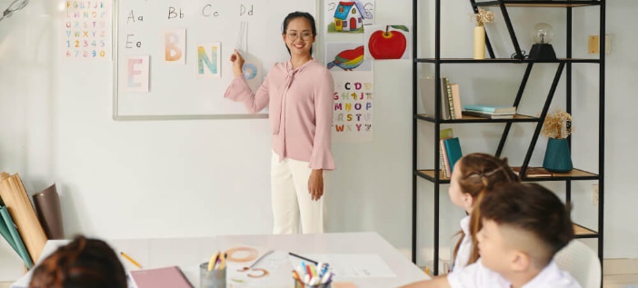 50 Contoh Kata Kerja dalam Bahasa Inggris (Verb) dan Contoh Kalimatnya